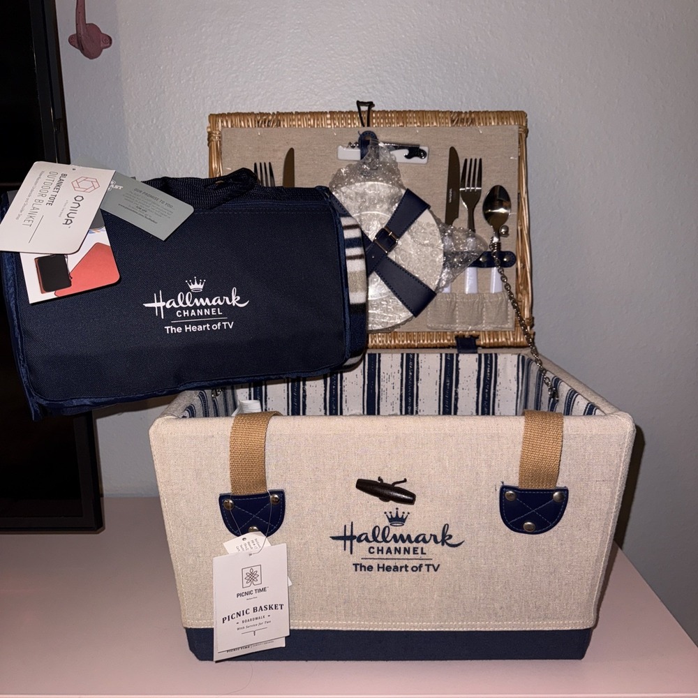 Hallmark Channel Picnic Time Boardwalk Handwoven Basket & Oniva Blanket Tote Set
